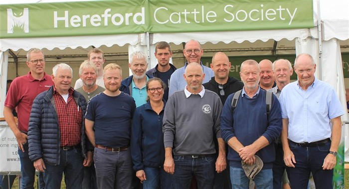 15 danske Herefordavlere, fordelt på to grupper, besøgte The National Poll Hereford Show på Moreton-in-March showet, hvor der var tilmeldt 132 polled Hereford